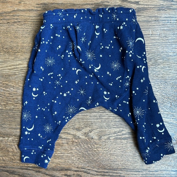 Old Navy Stars Ruffle Waffle Onesie and Pants Set, Size 3-6 Months - Picture 3 of 7